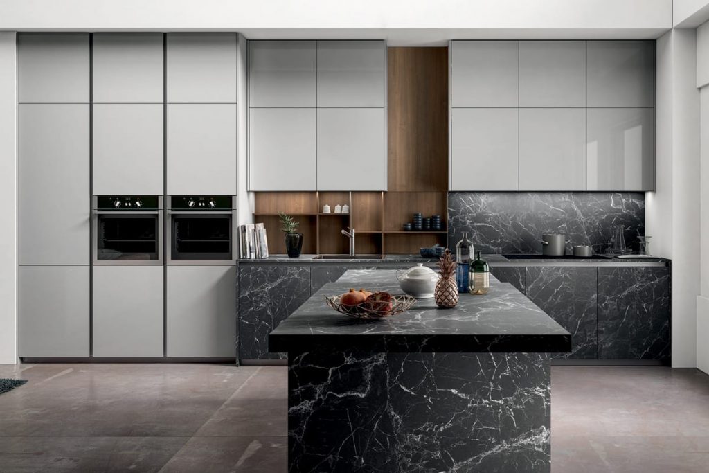 Cucina Moderna Con Isola Basi E Top In Pietra Effetto Marmo Cucine Salerno