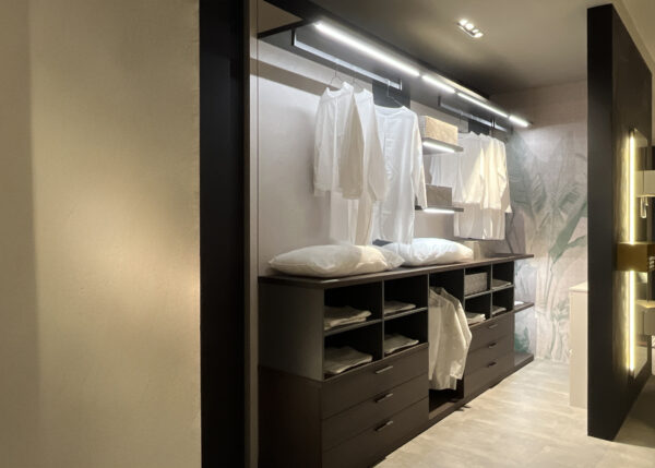 Cabina Armadio Pratico Tomasella con sconto del 60% per rinnovo esposizione Arredamenti CasaStore Salerno