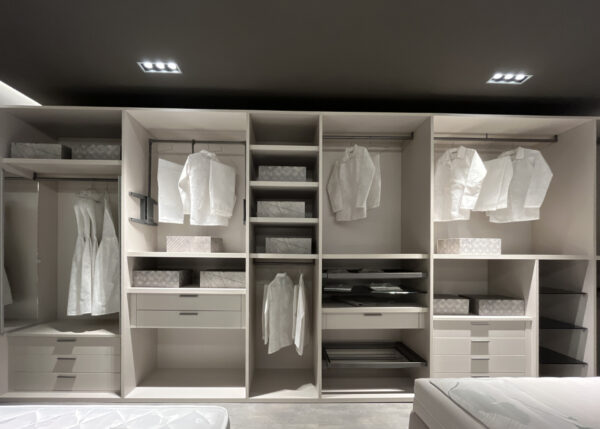 Maxi Cabina Armadio Tomasella con sconto del 60% per rinnovo esposizione Arredamenti CasaStore Salerno